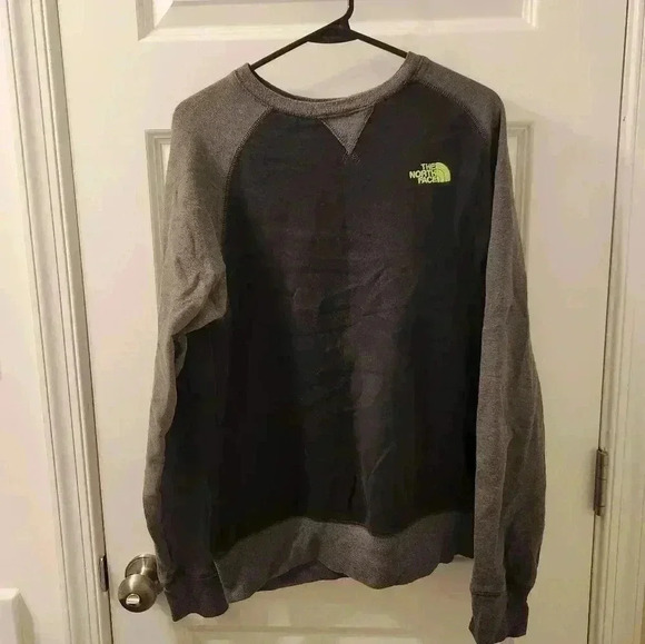 The North Face Men's Sweatshirt Crew Neck Cotton Gray Black Pullover Size S #B26 - Picture 1 of 5
